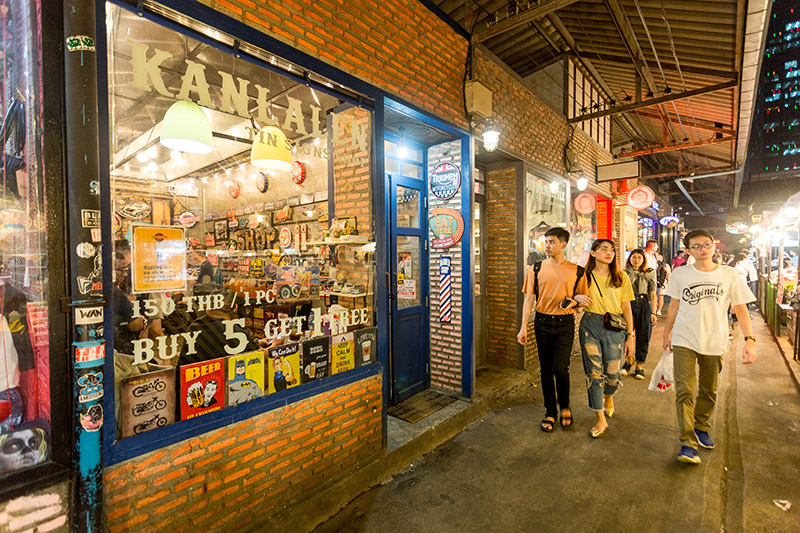 Rod Fai Market Ratchada - Urban Affairs Magazine Bangkok